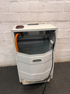 DeLonghi Thermostatica White Gas Heater — Working Order with Perishing Gas Hose