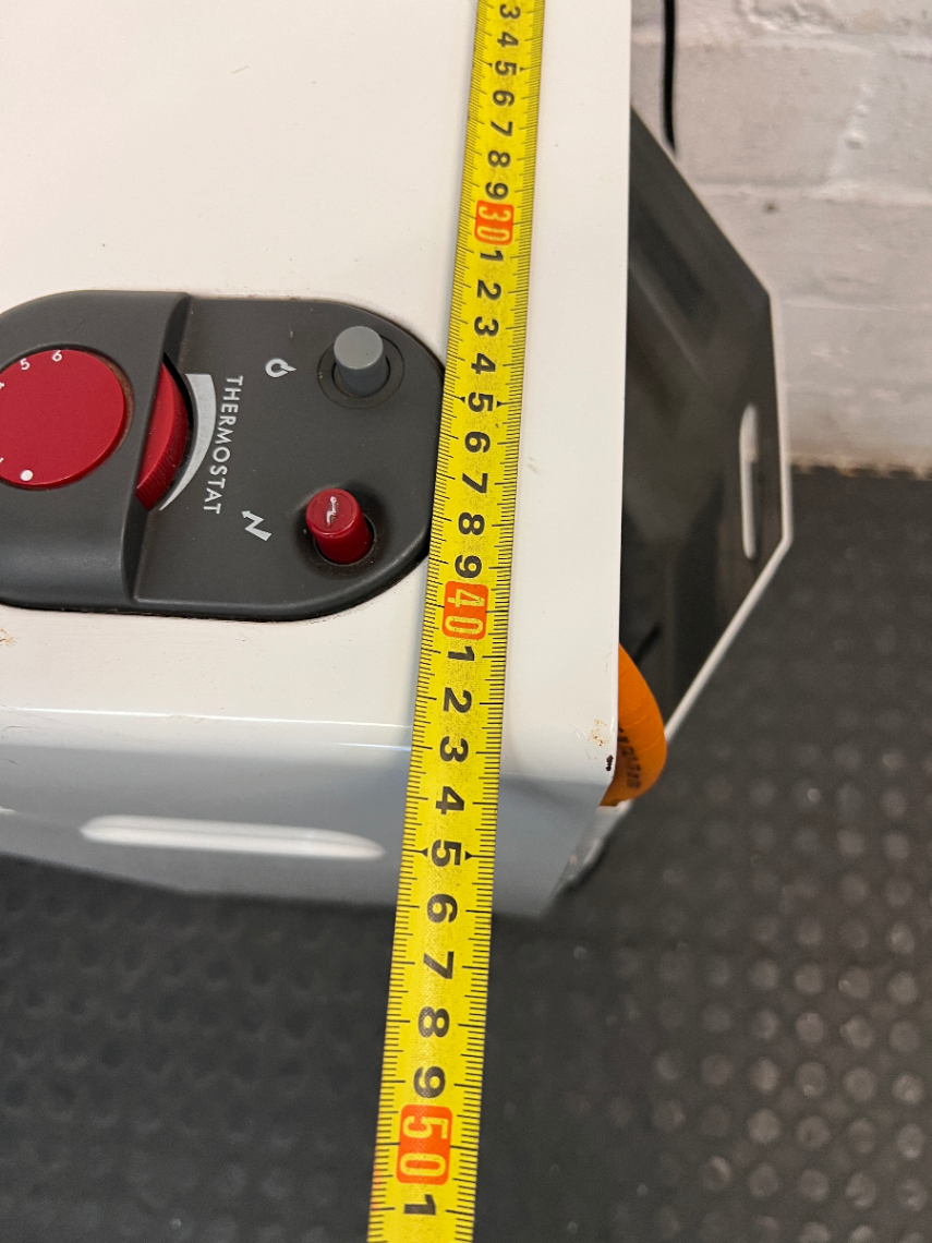 DeLonghi Thermostatica White Gas Heater — Working Order with Perishing Gas Hose