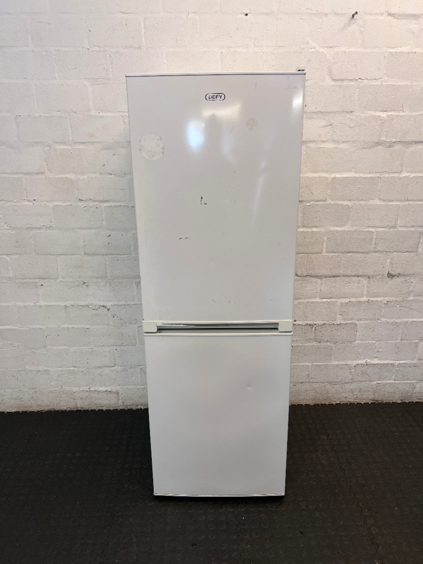 Defy C-300 Upright Fridge Freezer in White — Good Working Order - Fair Condition - 2ndhandwarehouse.com
