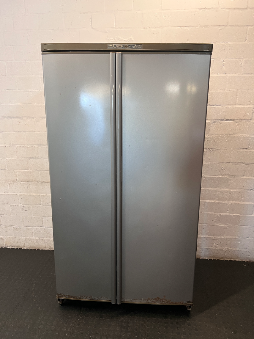 Defy Double Door Fridge Freezer - Silver (Partial Freezer & Rust Issues) - 2ndhandwarehouse.com