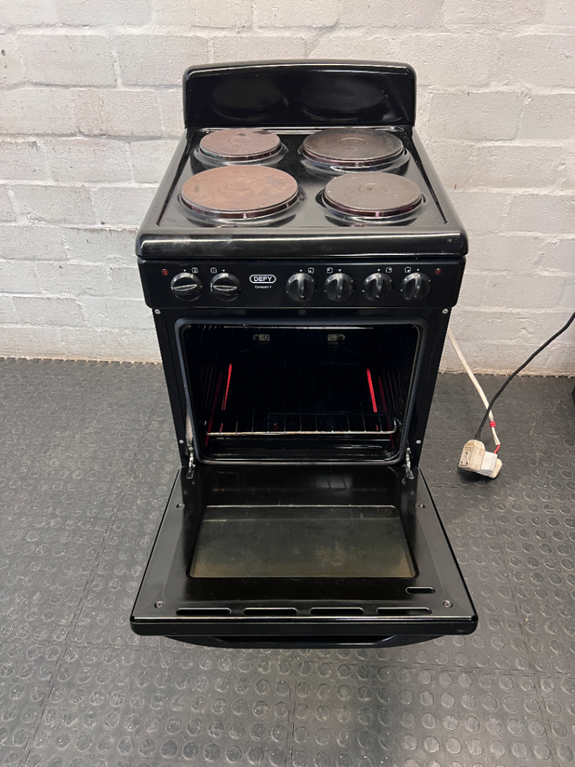 Defy 4-Plate Freestanding Electric Stove in Black — Good Working Order
