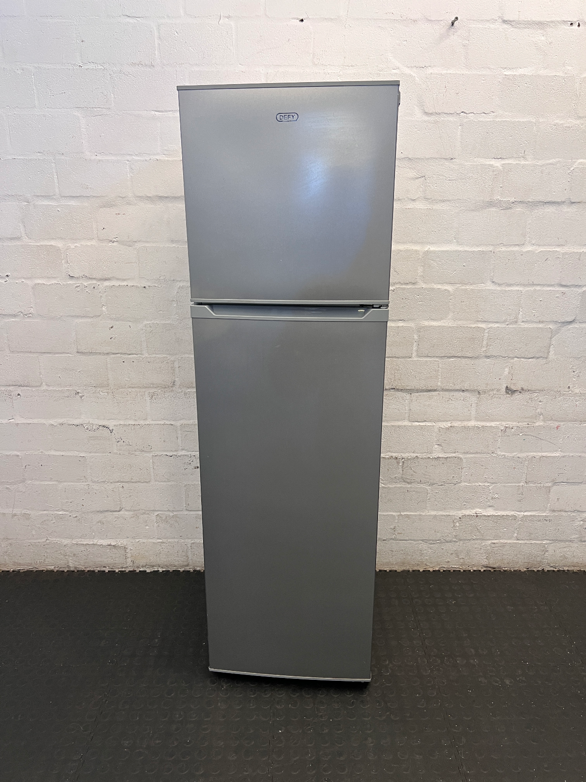 Defy Silver Bottom Freezer Fridge - Eco Energy Efficient - 2ndhandwarehouse.com