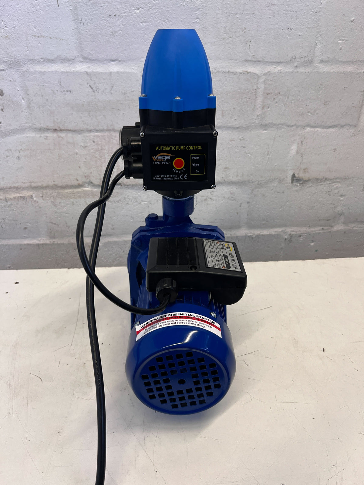 Dependable Blue Water Pump with Pressure Gauge – Like New!
