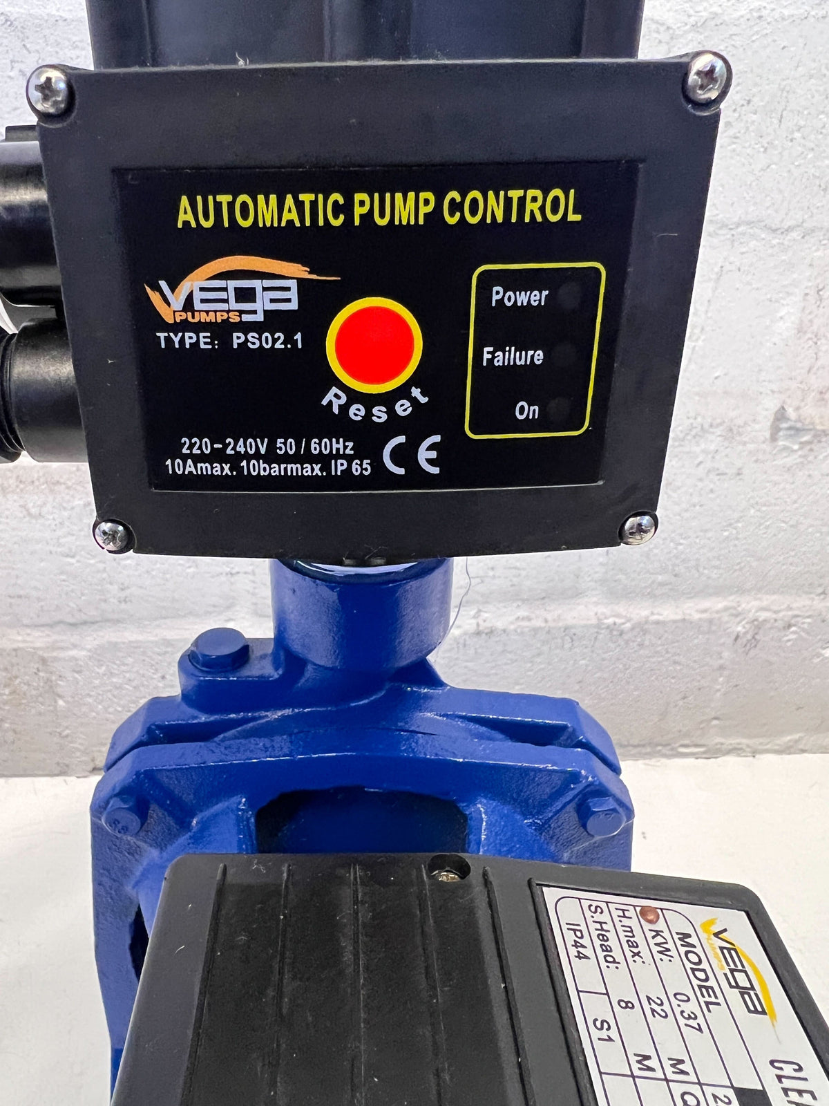 Dependable Blue Water Pump with Pressure Gauge – Like New!
