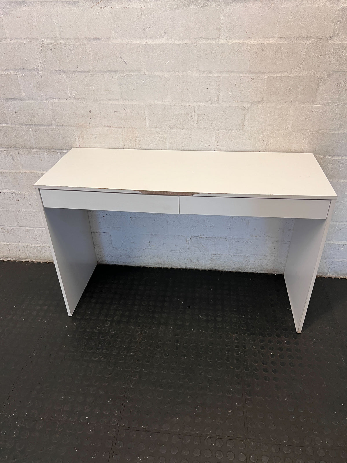 Desk  - Sleek White Desk with 2 Drawers - Versatile & Modern  - Visible damages - 2ndhandwarehouse.com