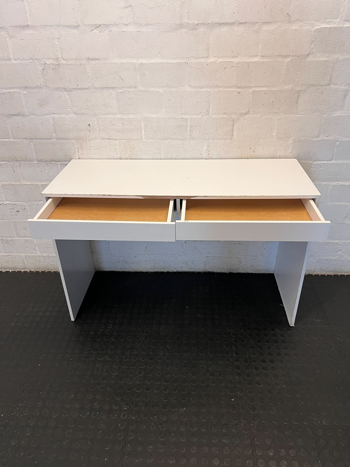 Desk  - Sleek White Desk with 2 Drawers - Versatile & Modern  - Visible damages - 2ndhandwarehouse.com