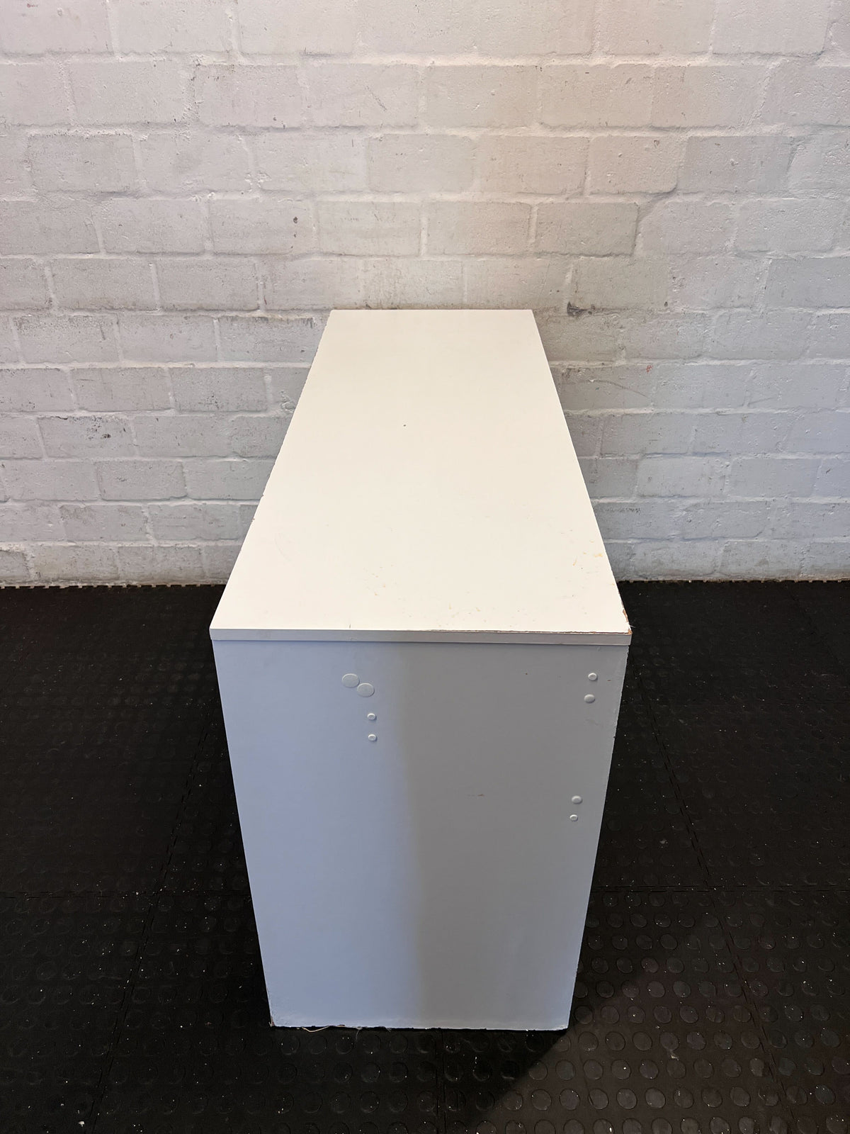 Desk  - Sleek White Desk with 2 Drawers - Versatile & Modern  - Visible damages - 2ndhandwarehouse.com
