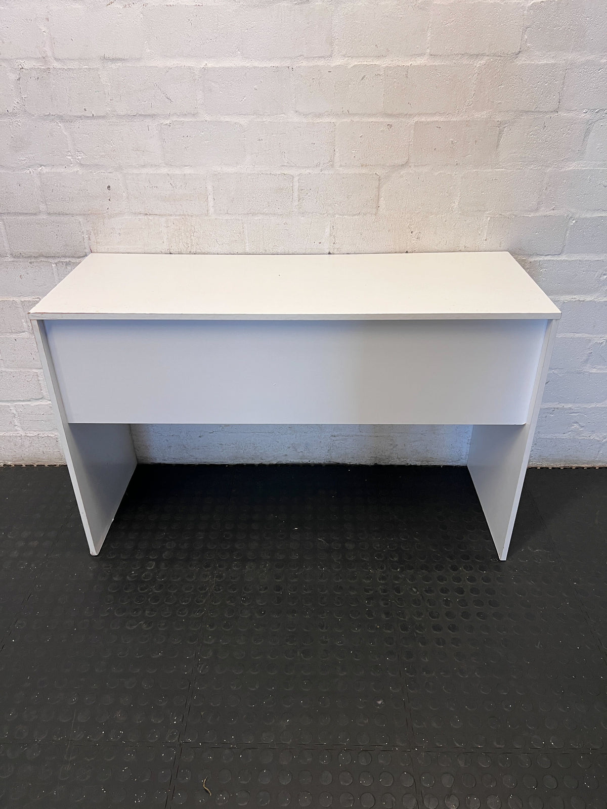 Desk  - Sleek White Desk with 2 Drawers - Versatile & Modern  - Visible damages - 2ndhandwarehouse.com