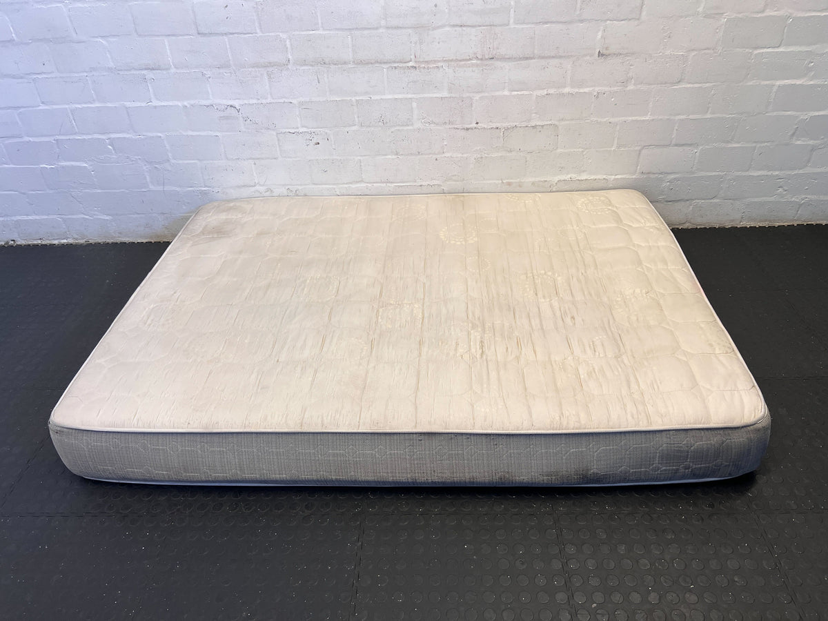 Double-Size Deco Collection Mattress – Minor Stains, Comfortable Sleep