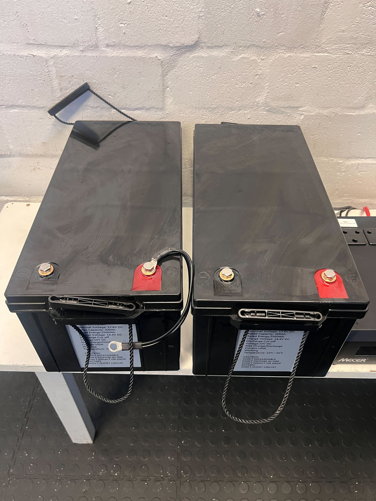 Dual Lithium-ion 24v Battery & Inverter System – 2400VA, Great Condition