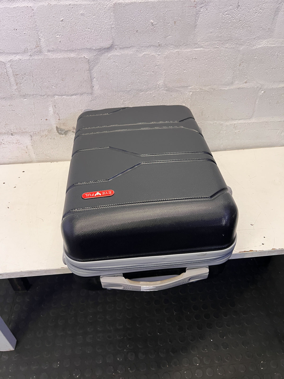 Durable Black Hardshell Carry-On Suitcase - Broken one side wheel - 2ndhandwarehouse.com