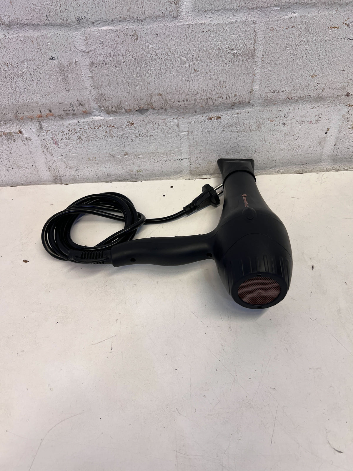⭐ Efficient Black Bennett Read Hair Dryer - Minimal Wear - 2ndhandwarehouse.com