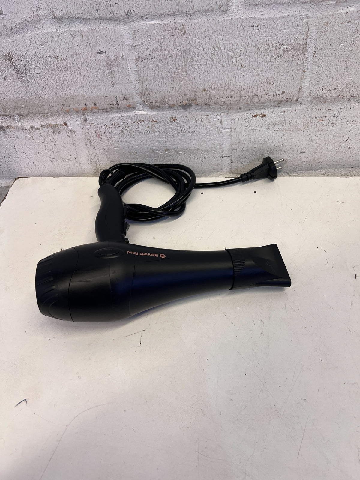 ⭐ Efficient Black Bennett Read Hair Dryer - Minimal Wear - 2ndhandwarehouse.com