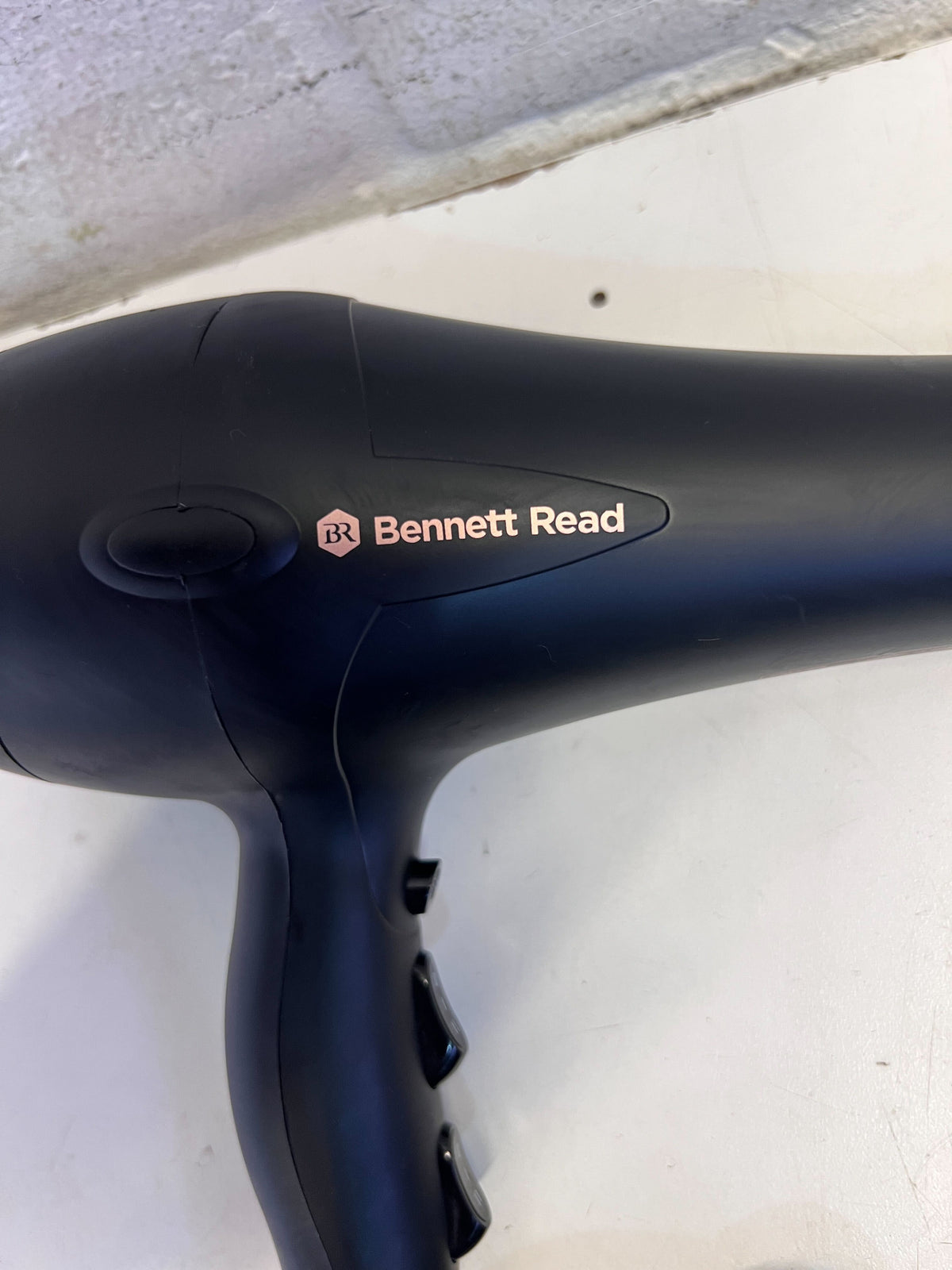 ⭐ Efficient Black Bennett Read Hair Dryer - Minimal Wear - 2ndhandwarehouse.com