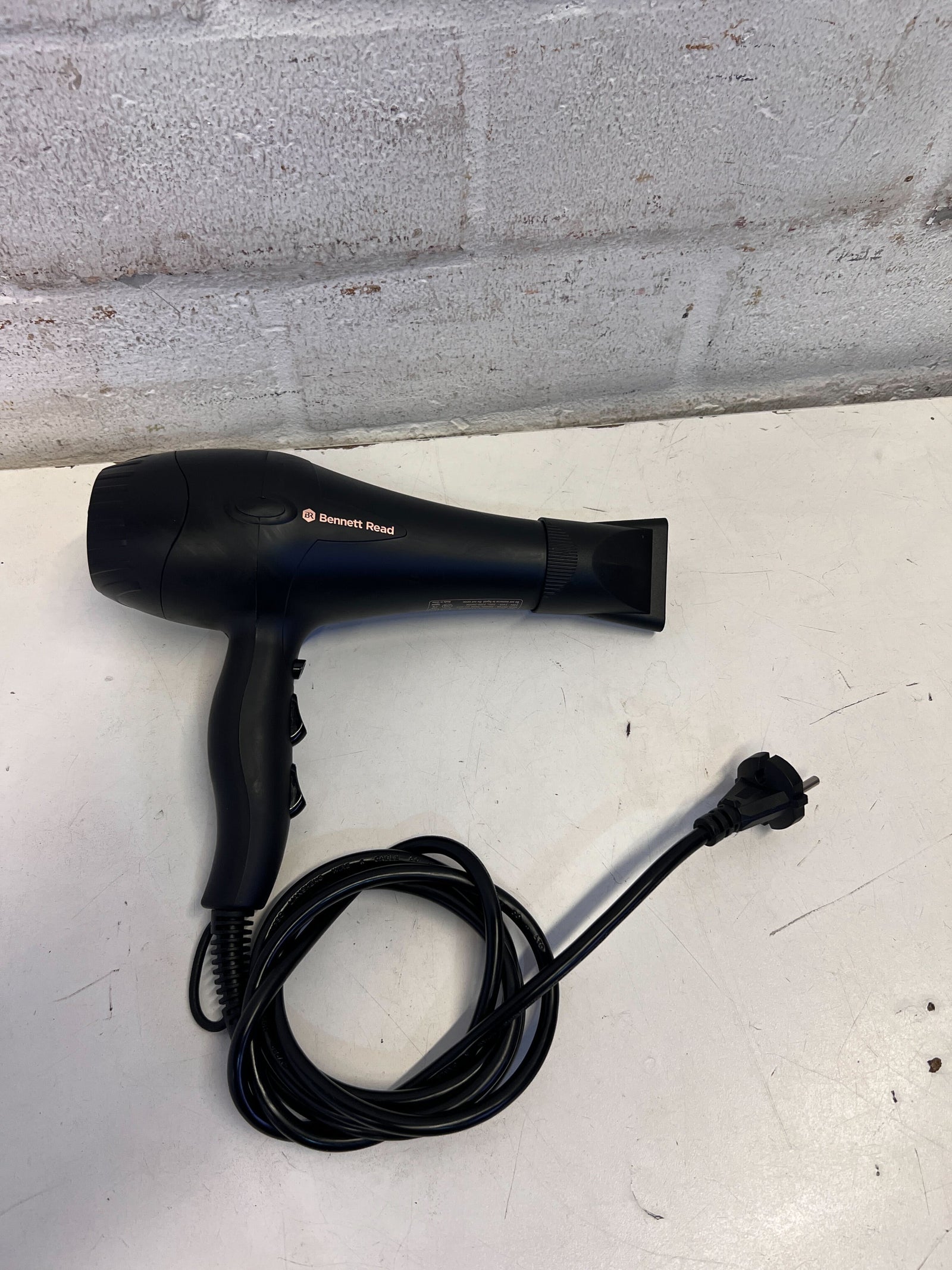 ⭐ Efficient Black Bennett Read Hair Dryer - Minimal Wear
