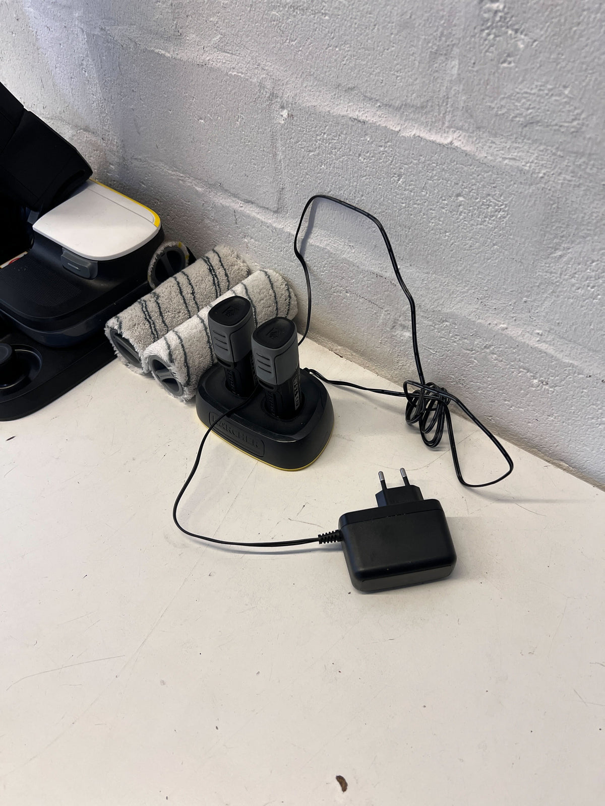 Efficient Cordless Grey Floor Vacuum with Accessories - Minor Wear