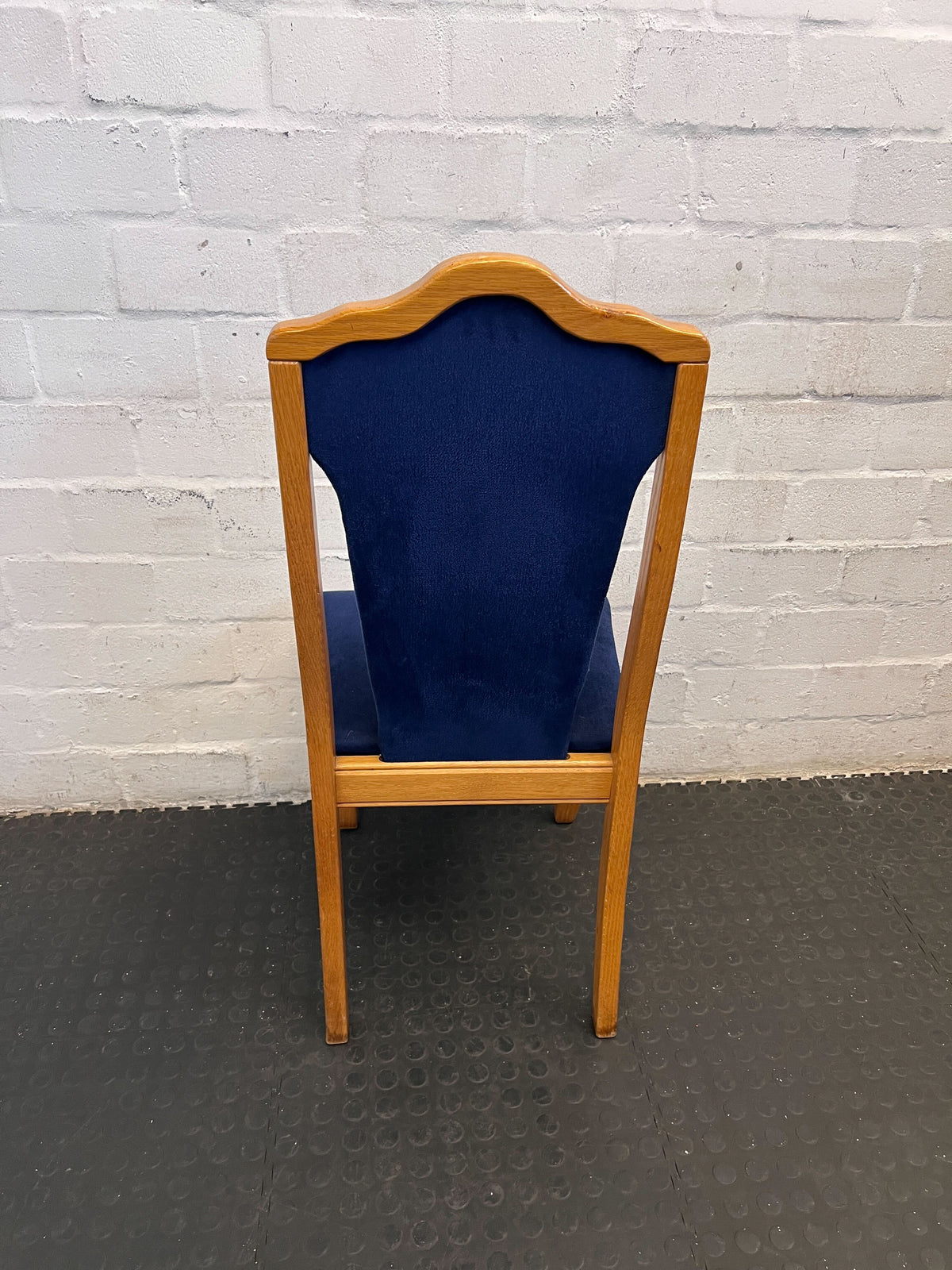 Elegant Light Wood Dining Table with Sturdy Legs - Minor Scratches