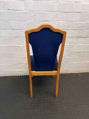 Elegant Light Wood Dining Table with Sturdy Legs - Minor Scratches