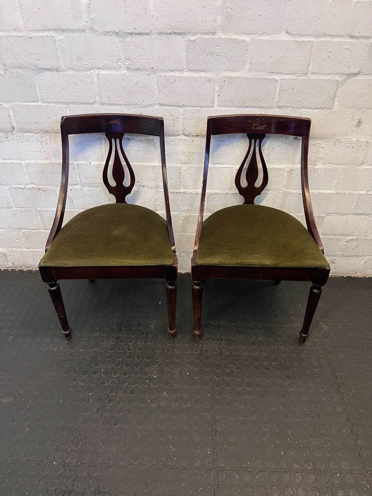 Elegant Vintage Mahogany Chair with Green Upholstery - Minor Wear - 2ndhandwarehouse.com