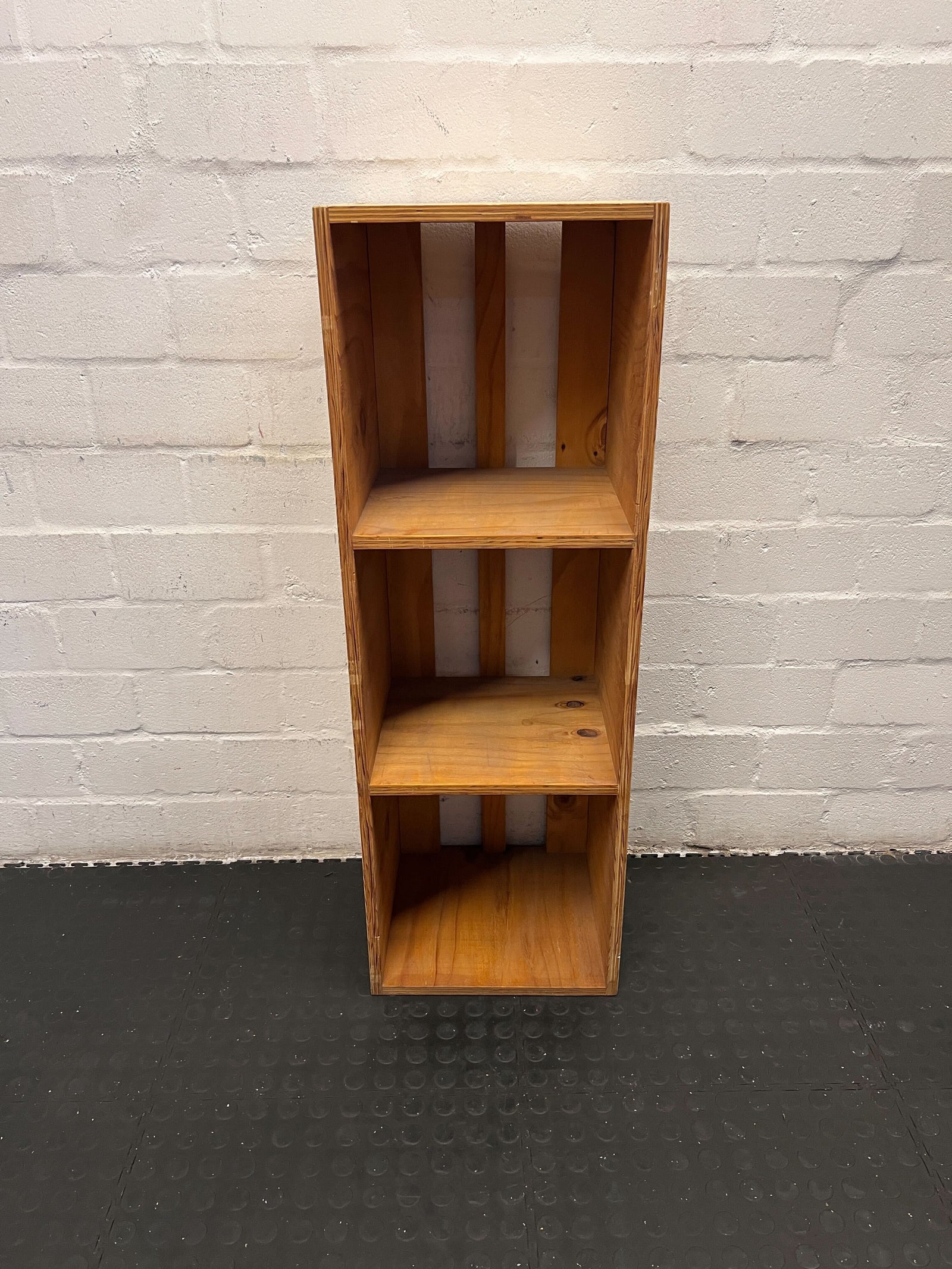 Elegant Wooden Bookshelf - Natural Finish, 3 Tier, Rustic Style