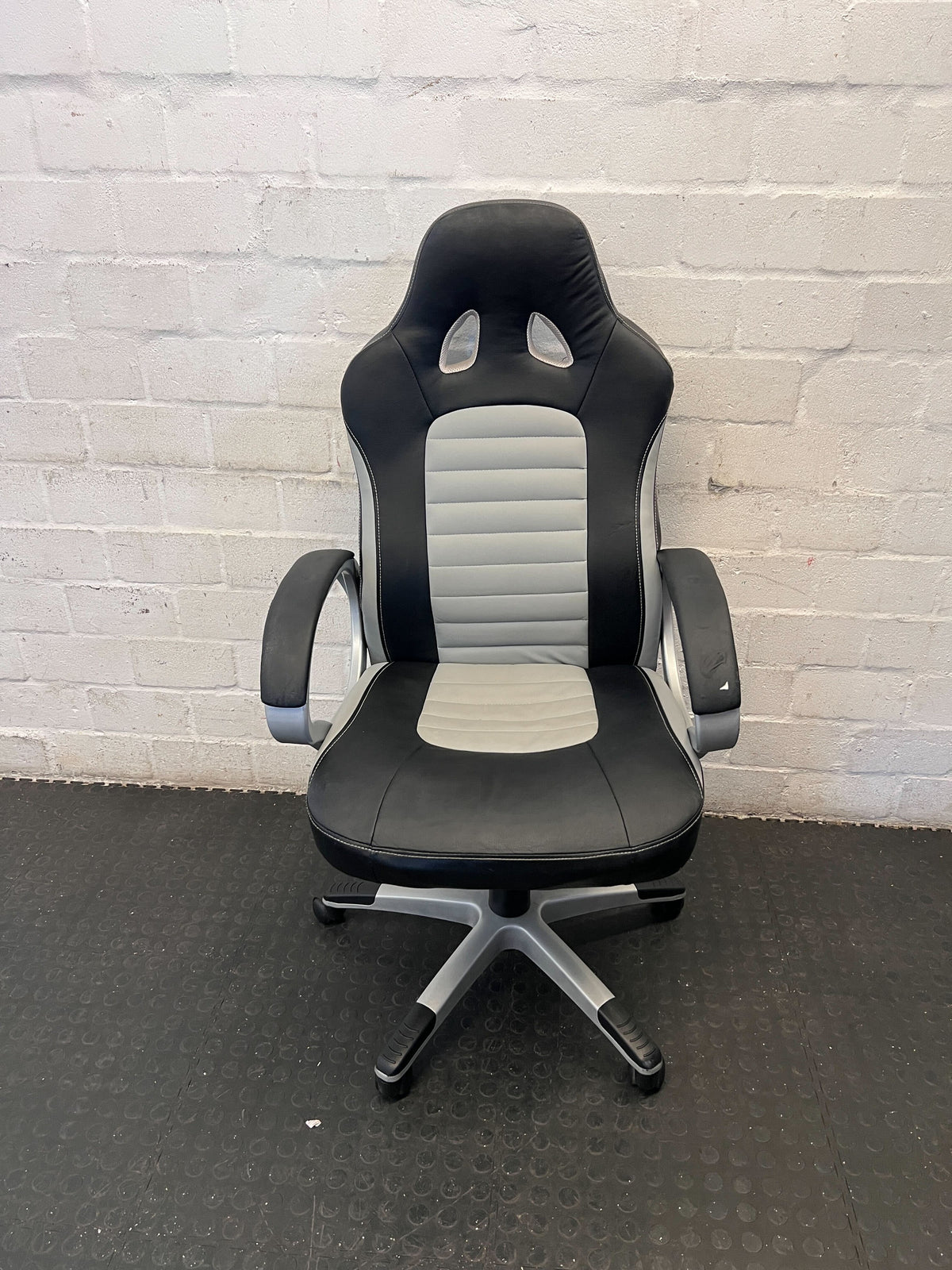Ergonomic Black & Grey Gaming/Office Chair - Pre-Owned - 2ndhandwarehouse.com
