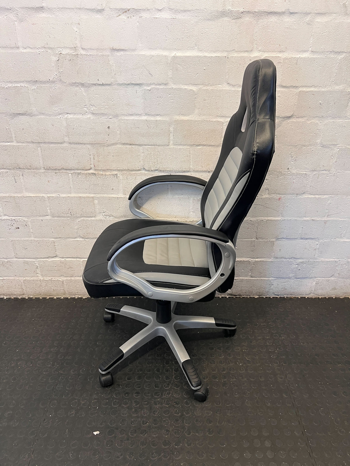 Ergonomic Black & Grey Gaming/Office Chair - Pre-Owned - 2ndhandwarehouse.com