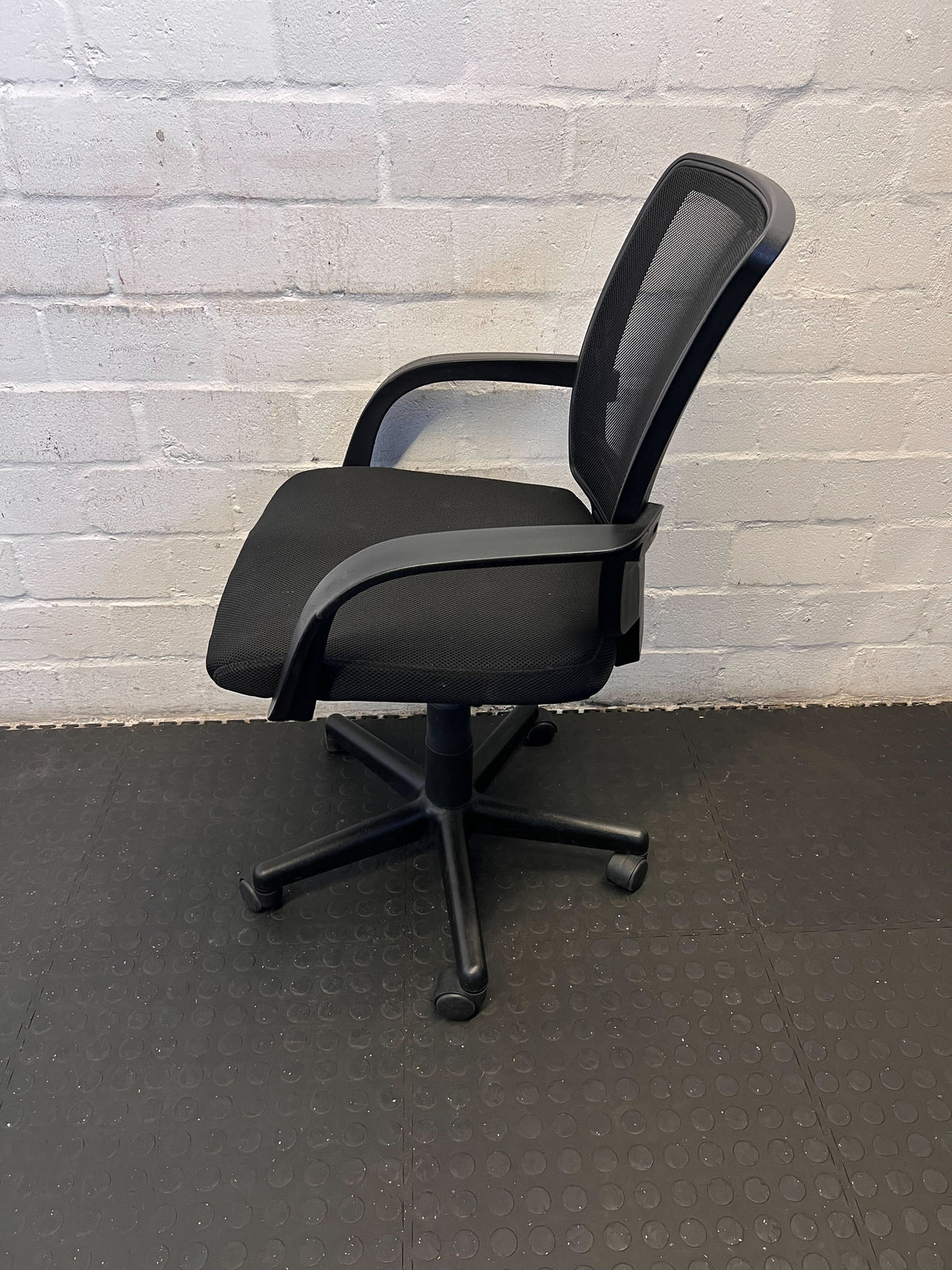 Ergonomic Black Mesh Office Chair with Armrests