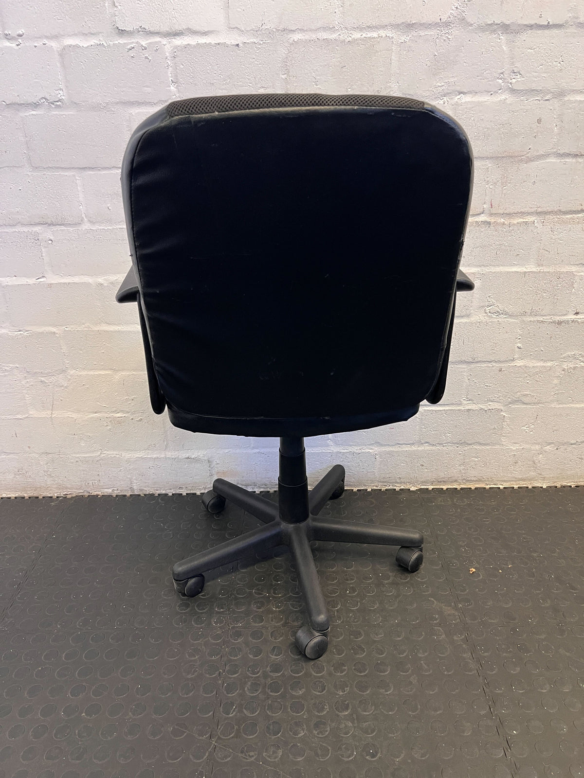 Ergonomic Black Office Chair with Minor Wear and Tear