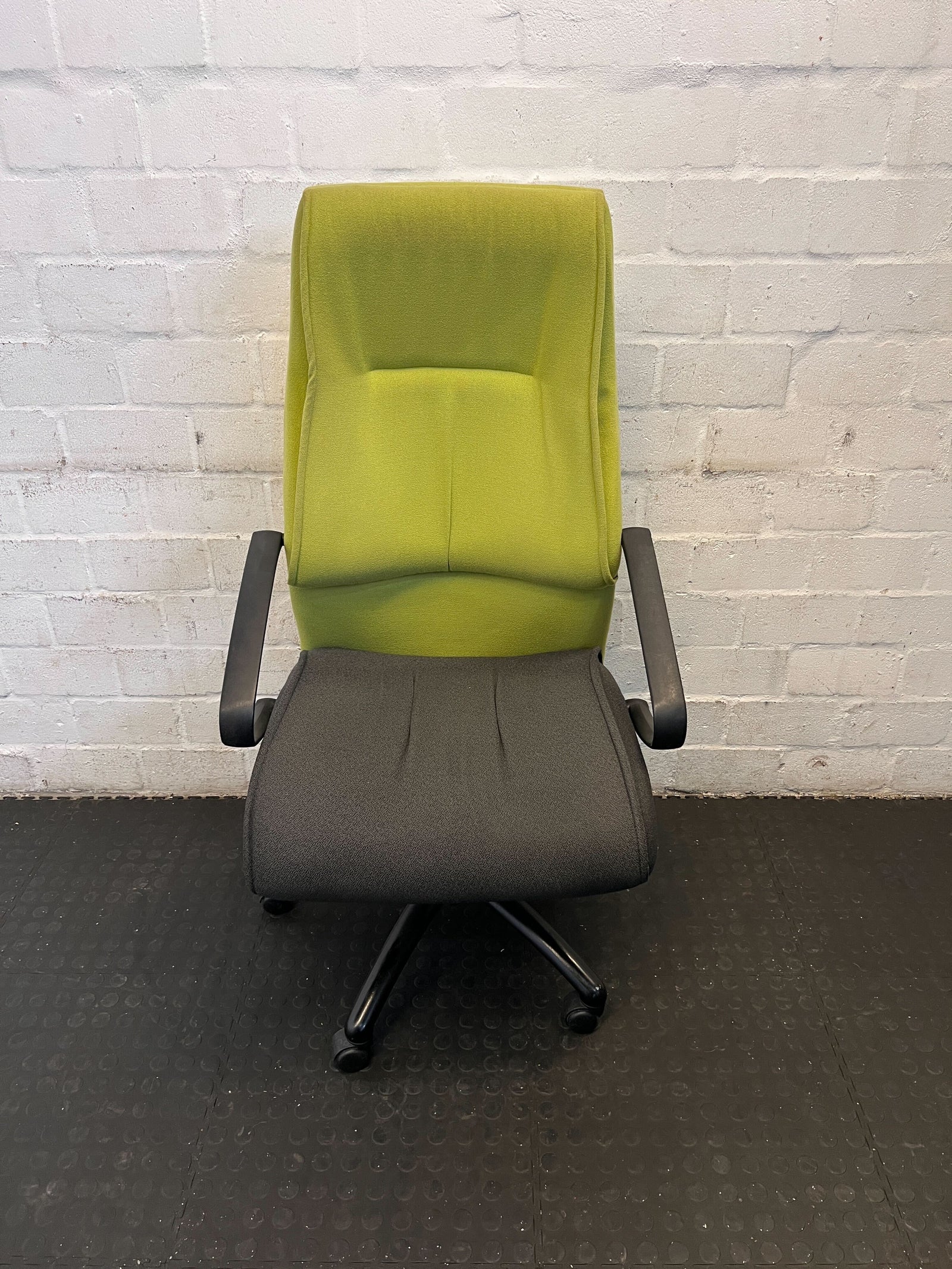 Ergonomic Green & Gray Office Chair with Minor Wear