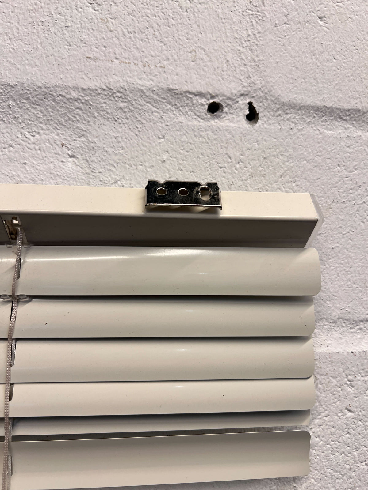 Essential White Aluminum Blinds 77 BY 180 - Minor Wear, Functional and Stylish