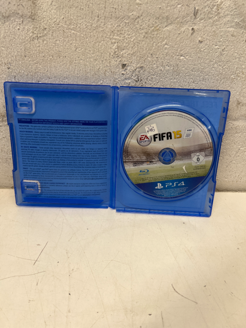FIFA 15 (PS4) - Good Condition, Sticker Residue on Disc - 2ndhandwarehouse.com