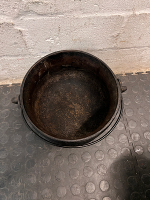 Falkirk Number 1 Cast Iron Potjie Pot with Lid — Surface Rust and Worn Finish