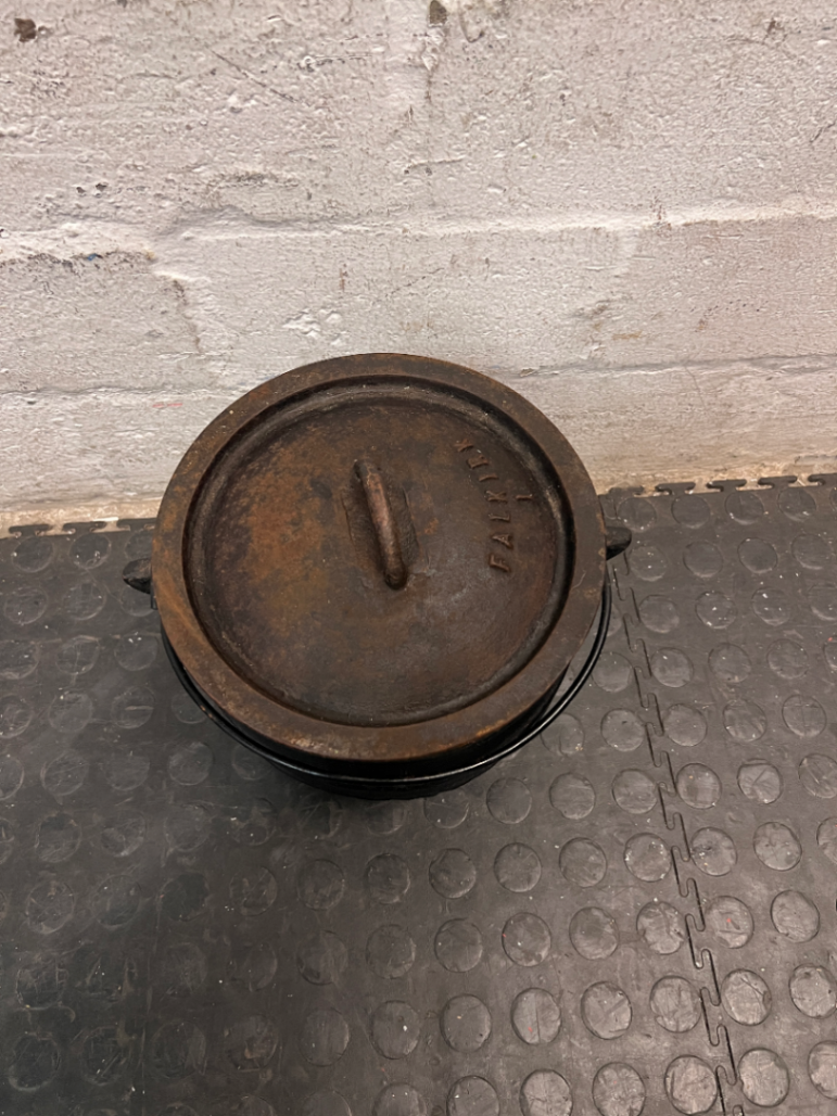 Falkirk Number 1 Cast Iron Potjie Pot with Lid — Surface Rust and Worn Finish