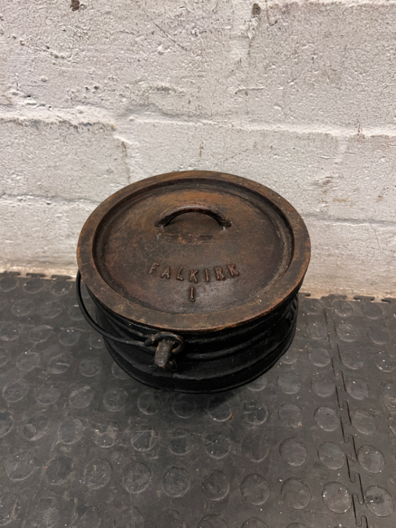 Falkirk Number 1 Cast Iron Potjie Pot with Lid — Surface Rust and Worn Finish