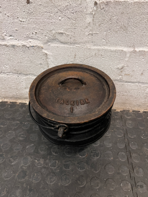 Falkirk Number 1 Cast Iron Potjie Pot with Lid — Surface Rust and Worn Finish