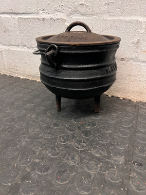 Falkirk Number 1 Cast Iron Potjie Pot with Lid — Surface Rust and Worn Finish