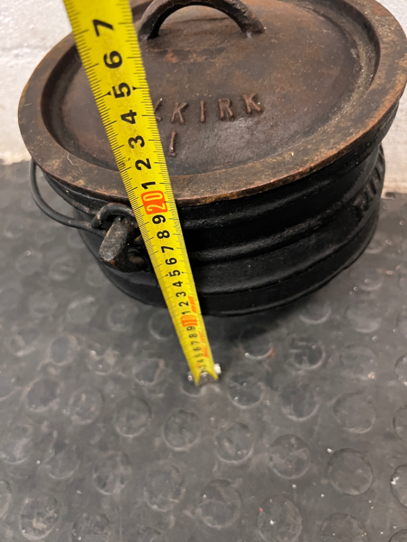 Falkirk Number 1 Cast Iron Potjie Pot with Lid — Surface Rust and Worn Finish