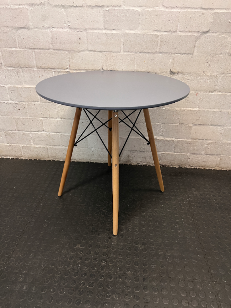 Grey Mid-Century Style Dining Set with Wooden Legs — Clean and Well-Maintained Condition - 2ndhandwarehouse.com