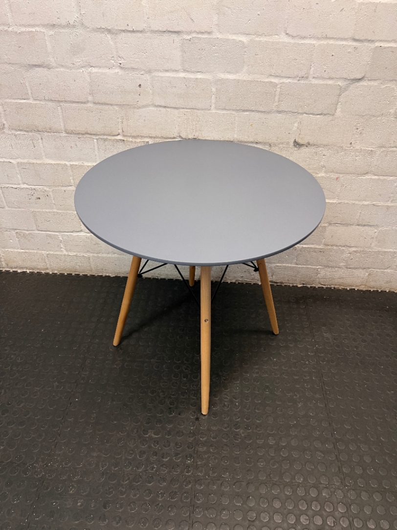 Grey Mid-Century Style Dining Set with Wooden Legs — Clean and Well-Maintained Condition - 2ndhandwarehouse.com
