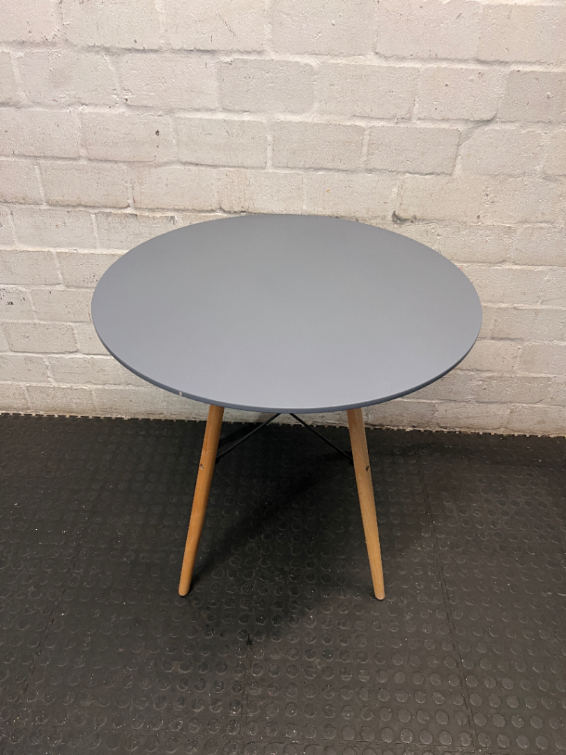 Grey Mid-Century Style Dining Set with Wooden Legs — Clean and Well-Maintained Condition - 2ndhandwarehouse.com