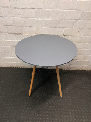 Grey Mid-Century Style Dining Set with Wooden Legs — Clean and Well-Maintained Condition - 2ndhandwarehouse.com