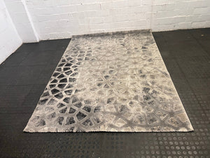 Grey and Beige Decorative Carpet (160cm x 222cm)