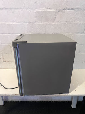 Hisense A+ Energy Mini Bar Fridge - Compact & Stylish - 2ndhandwarehouse.com