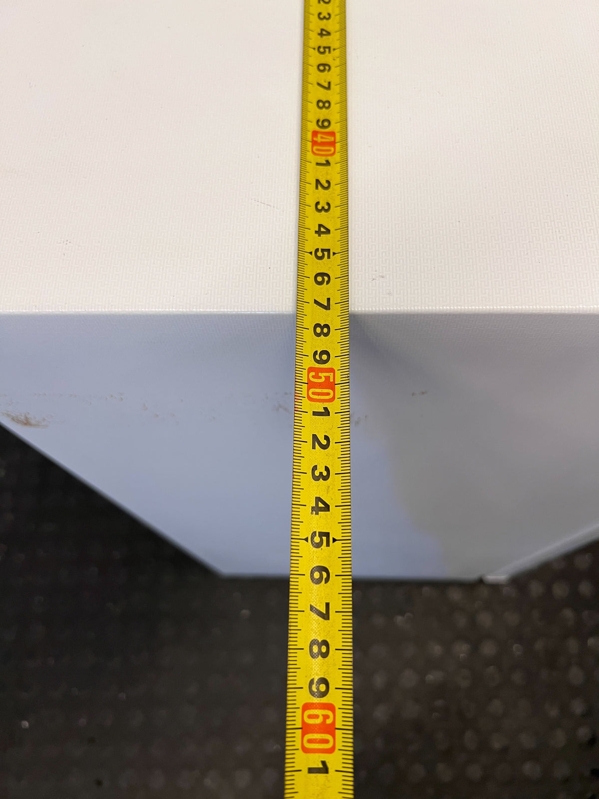 Hisense Compact Bar Fridge - Ideal for Small Spaces - 2ndhandwarehouse.com