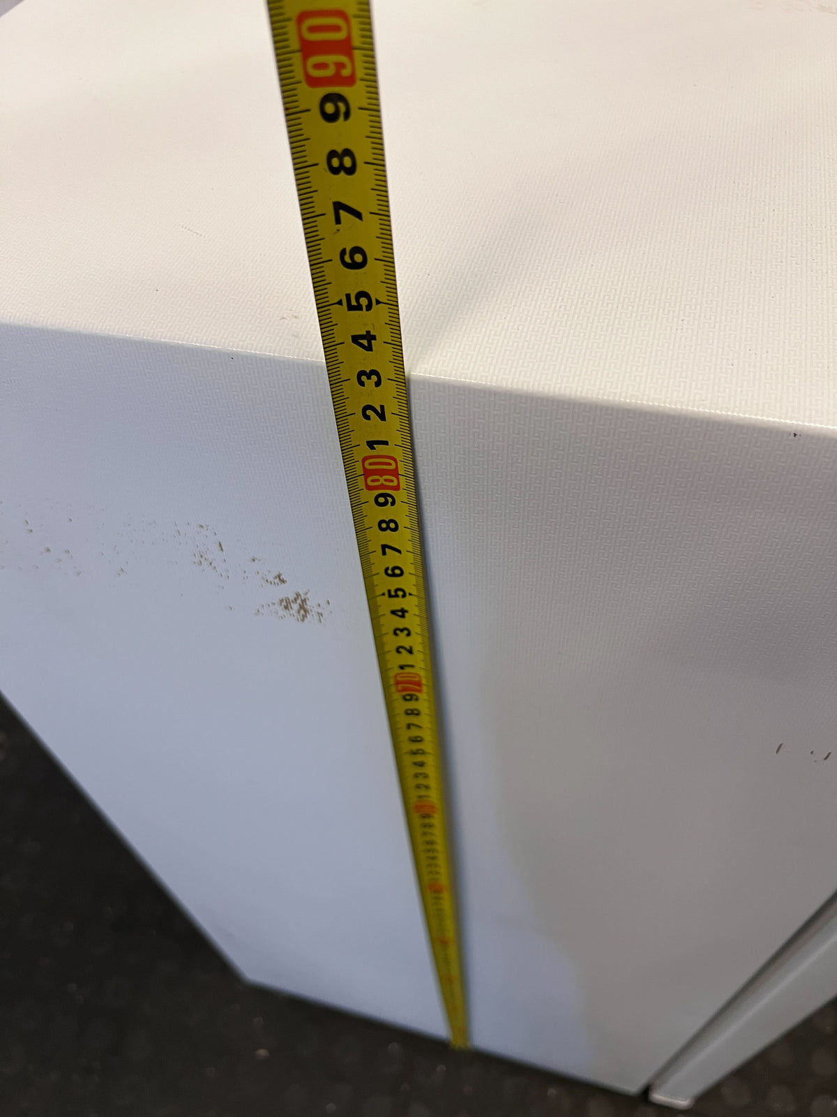 Hisense Compact Bar Fridge - Ideal for Small Spaces - 2ndhandwarehouse.com