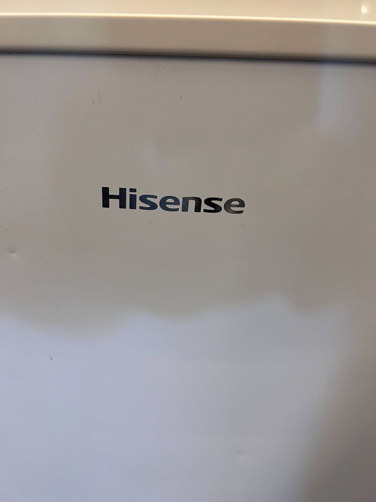 Hisense Compact Bar Fridge - Ideal for Small Spaces - 2ndhandwarehouse.com