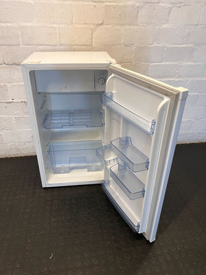 Hisense Compact Bar Fridge - Ideal for Small Spaces - 2ndhandwarehouse.com