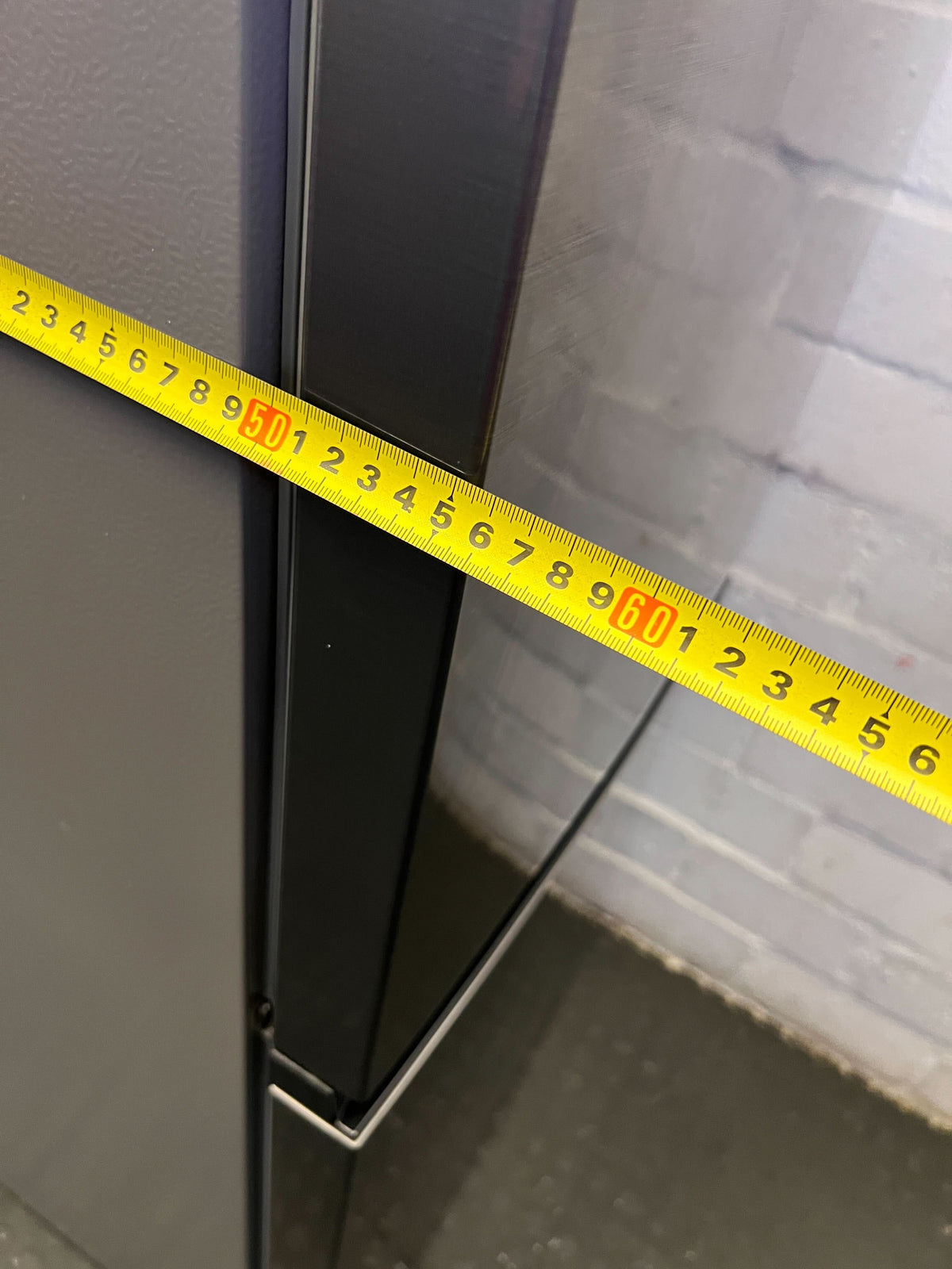 Hisense Dark Grey Fridge Freezer - Modern & Efficient