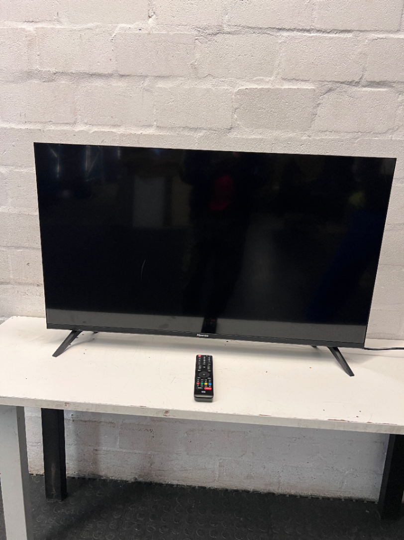 Hisense Flat Screen TV with Remote — Working Well; Used Condition