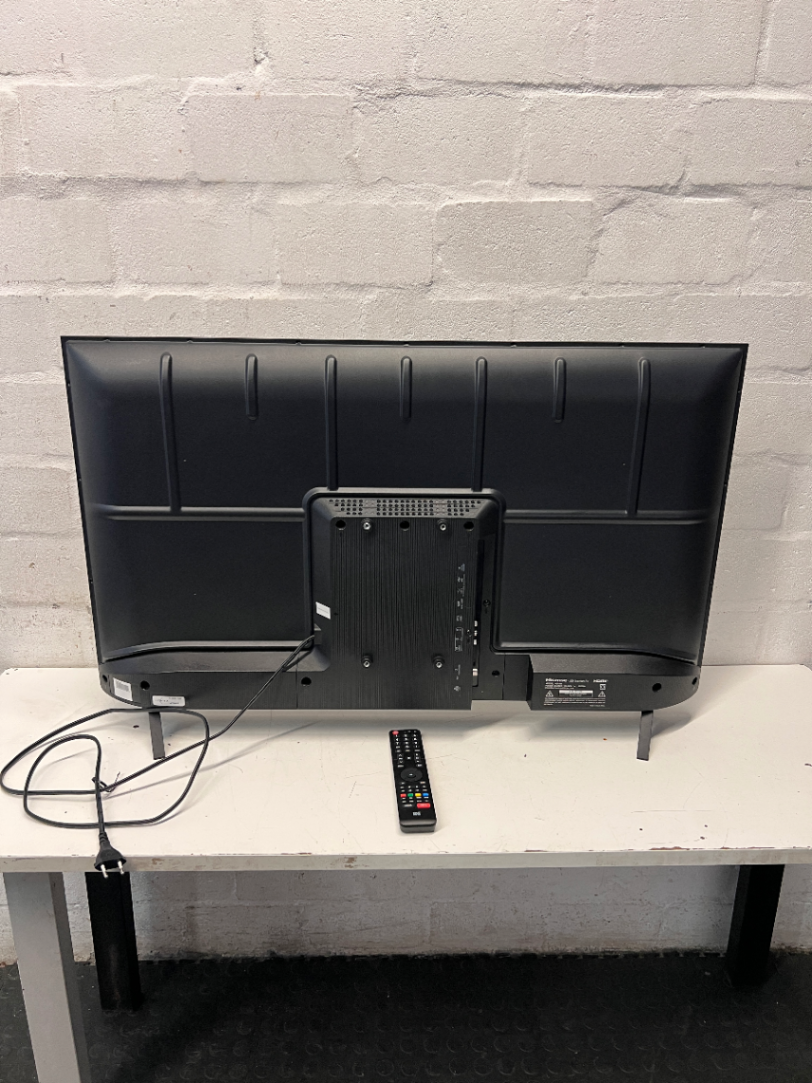 Hisense Flat Screen TV with Remote — Working Well; Used Condition